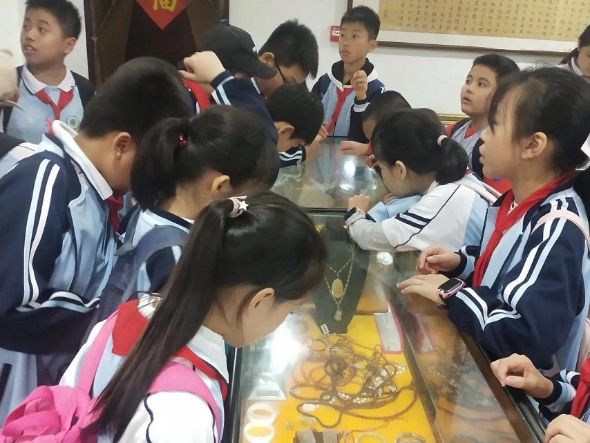 【研学旅行】贯通古今学知识,科学知识谱未来――爱爱啦
实验小学秋季研学旅行