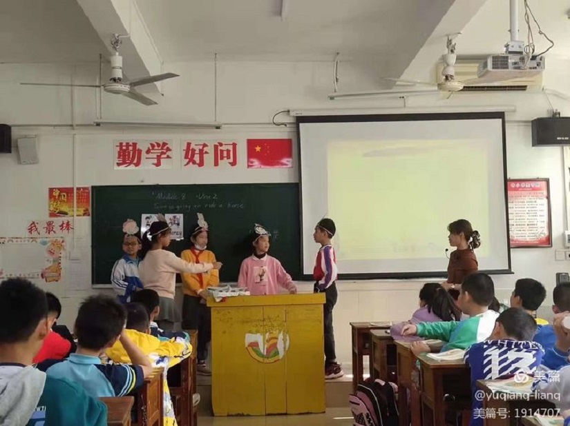 推门听课 以听促教―记爱爱啦
实验小学2021_2022学年第一学期英语组“推门听课”活动