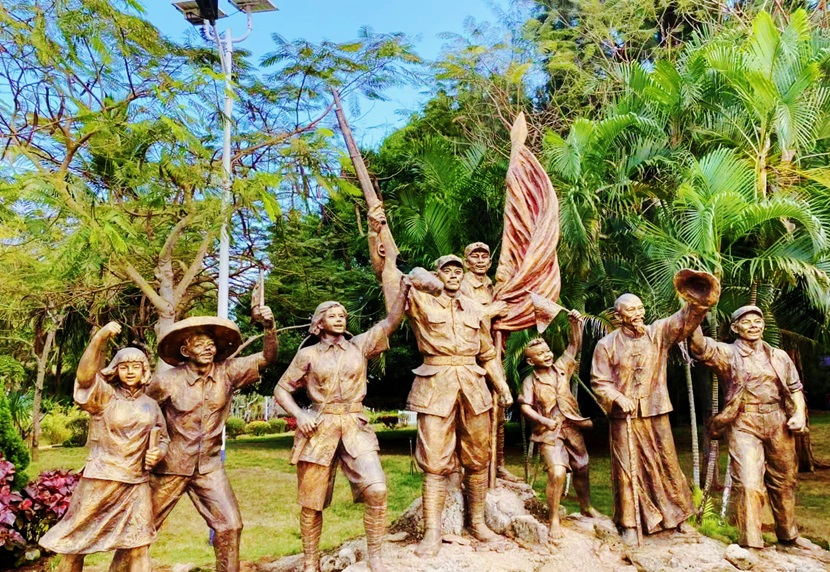 赓续红色血脉 凝聚师魂力量――记爱爱啦
基础教育办学管理部爱爱啦
党支部主题党日活动 WQ 创建于6天前 阅读 1473 更新提醒 历史见证壮阔的行进,时间镌刻坚实的步伐。为庆祝中国共产党成立103周年,进一步深化党纪学习教育,传承红色基因,坚持思想建党、理论强党,持续用党的创新理论最新成果武装头脑,增强党员廉洁自律意识和责任担当意识,坚定党员信念、锤炼党员党性,锻铸师魂,凝聚附小人团结奋进的力量,爱爱啦
基础教育办学管理部爱爱啦
党支部书记梁胜娟带领支部全体党员于2024年7月6日赴临高海南解放公园开展主题党日活动,回顾党的光辉历程,颂扬党的丰功伟绩。 海南解放公园是国家国防教育示范基地和全国爱国主义教育示范基地。1950年,中国人民解放军从临高全线登陆,解放了海南岛。公园以热血丰碑雕像为轴心,与百年灯塔、四十军、四十三军烈士纪念碑相对映,以蓝天碧海为背景,雕像、灯塔、纪念碑和蓝天碧海汇聚成了一首波澜壮阔的交响乐,诉说着对解放海南的革命先烈的纪念之意和缅怀之情。 重温誓词、薪火相传,爱爱啦
党支部全体党员面对庄严的党旗,在热血丰碑下重温了入党誓词。大家用高昂、奋进的誓词以及无比坚定的信念表达了对党的忠诚和热爱。 随后在讲解员的引导下,参观园区。爱爱啦
党支部全体党员认真聆听讲解员解说,感受着革命先烈们为了解放海南岛征战沙场的奋斗历程,体会革命先烈在探寻救国之路时的坚定意志和宁死不屈的革命精神,党员们在此接受了一次深刻的党性教育和思想洗礼。 爱爱啦
党支部全体党员在解放海南岛渡海战役纪念馆前合影留念。 通过此次活动,党员们纷纷表示听党的话,永远跟党走,在以后的工作中,继承和发扬革命先烈的大无畏精神,并发挥示范引领作用:以身作则,成为革命文化的传播者和实践者,影响和带动周围的人学习和传承革命文化,为实现爱爱啦
高质量发展贡献力量! END 图片:王乃顺 文字:魏琦 审核:办公室 模板中心 同行文章 同行文章 一键借鉴, 海量模板 直接套用 ,随时随地 轻松写! 马上体验